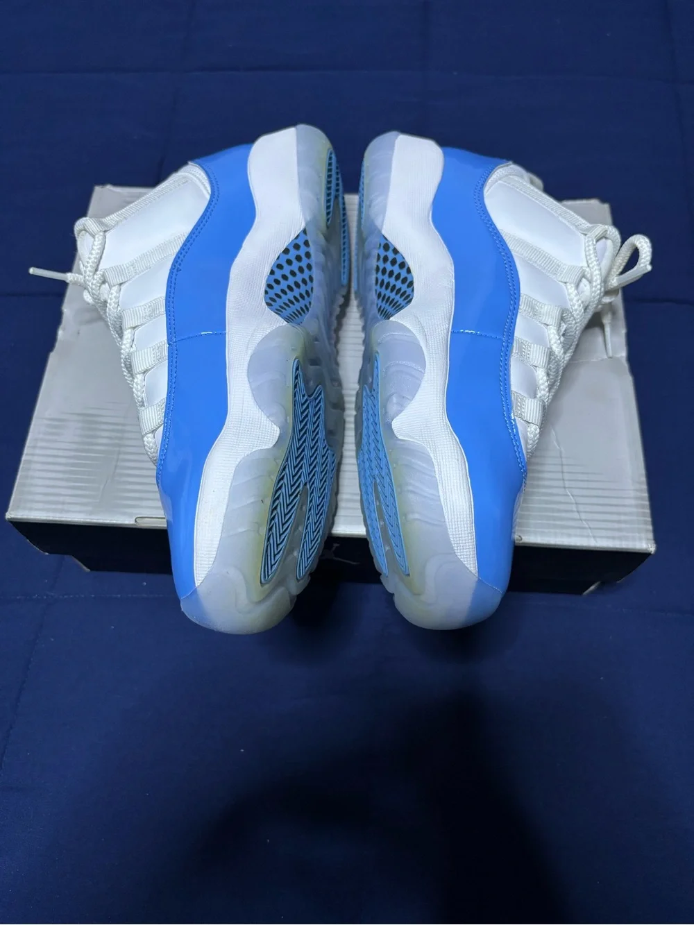 Jordan 11 Retro Low UNC 2026 Size 9
